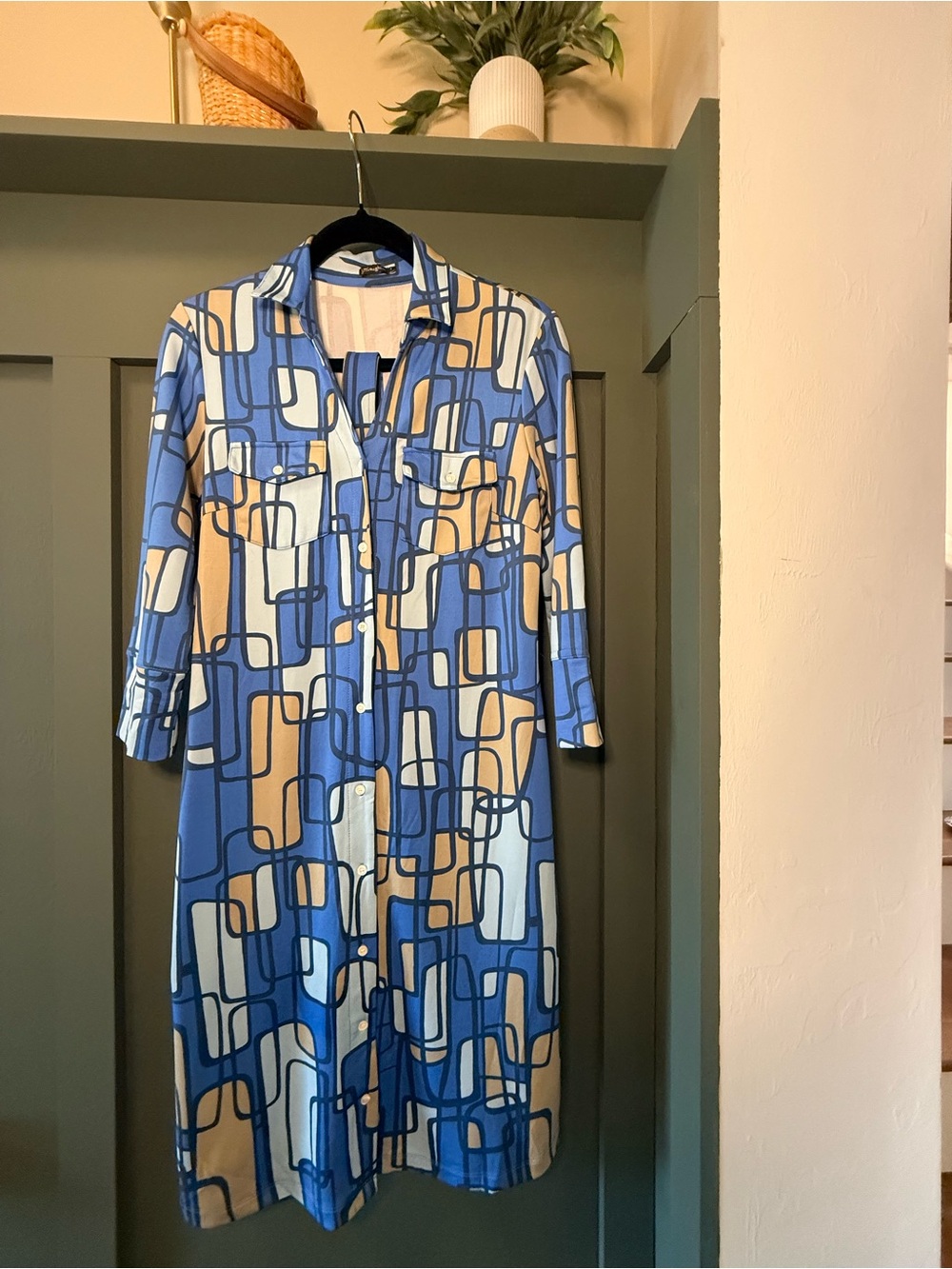 J. McLaughlin Blue and Cream Geometric Midi Shirt Dress